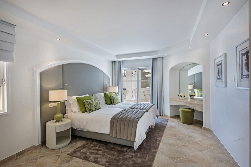 Four Seasons Fairways bedroom