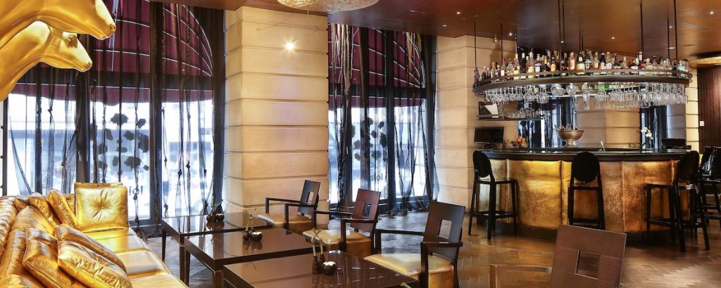 LeBar at hotel banke in Paris