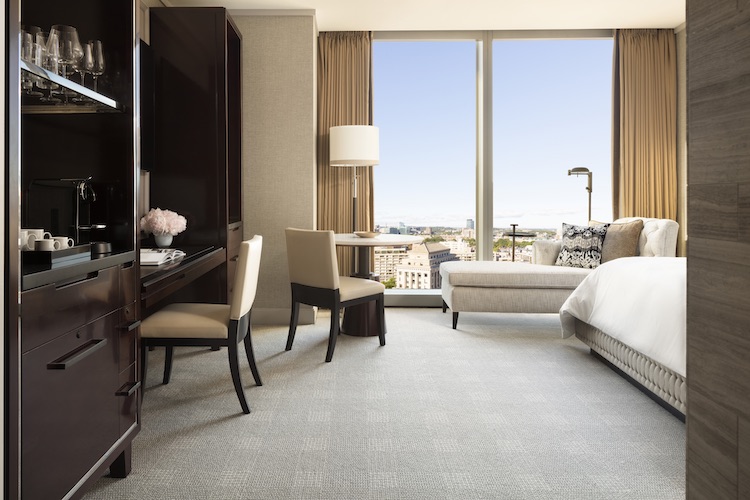 Four Seasons Hotel One Dalton Street, Boston bedroom