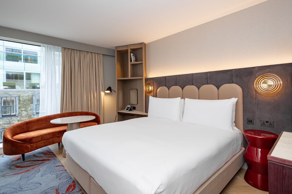 DoubleTree Tower of London Hotel bedroom